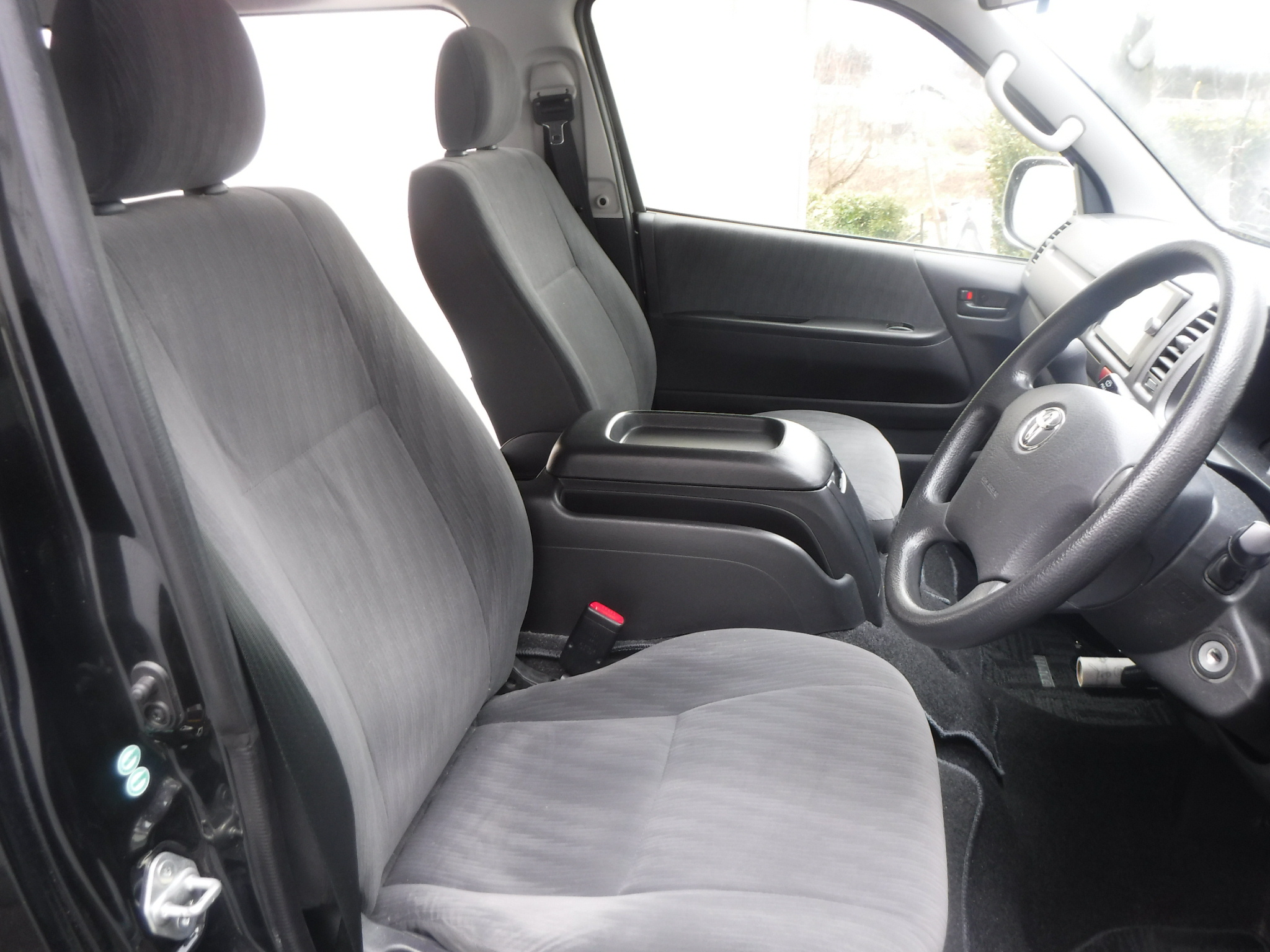 ハイエース車中泊計画 シートカバー取り付け とうちゃんねる